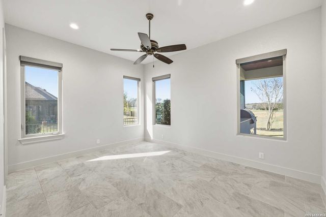 1020 Cielo Dr, Kerrville, TX 78028