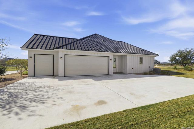 1020 Cielo Dr, Kerrville, TX 78028