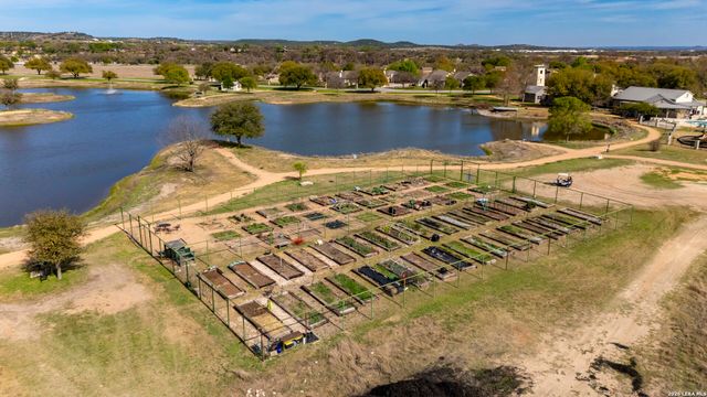 1020 Cielo Dr, Kerrville, TX 78028