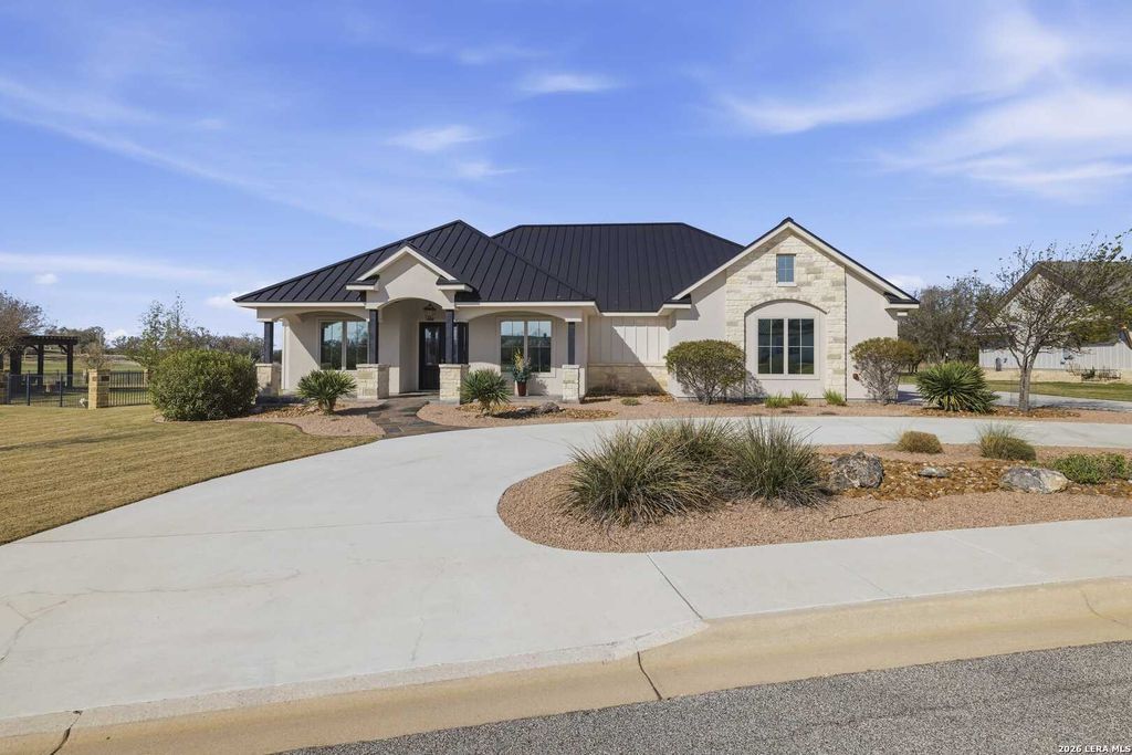 1020 Cielo Dr, Kerrville, TX 78028