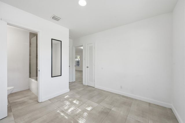 629 NE 36th Street, Oakland Park, FL 33334