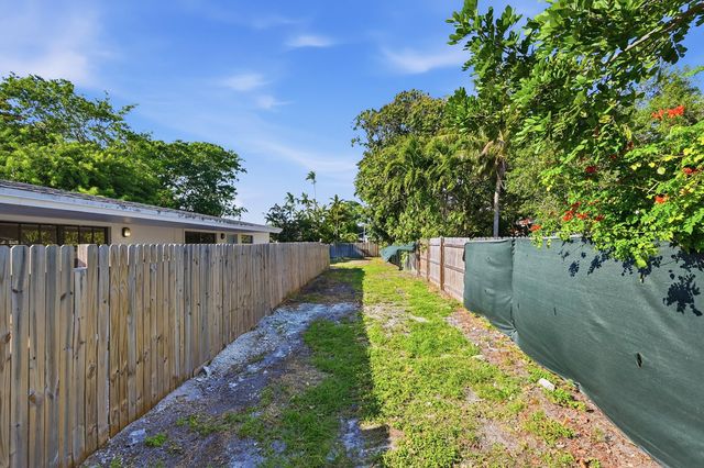 629 NE 36th Street, Oakland Park, FL 33334