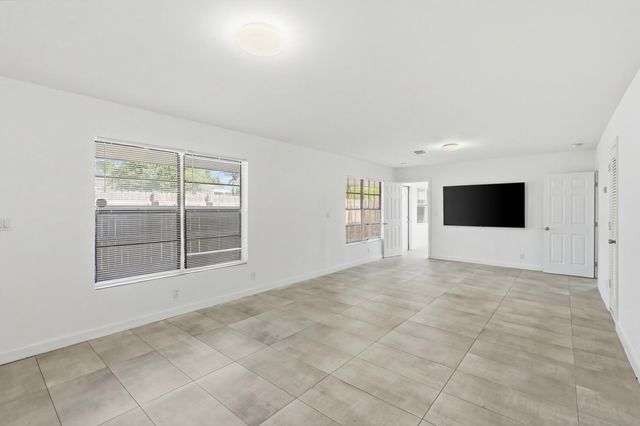 629 NE 36th Street, Oakland Park, FL 33334