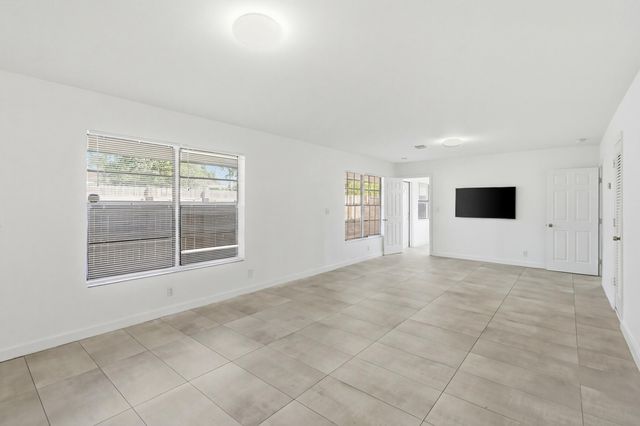 629 NE 36th Street, Oakland Park, FL 33334