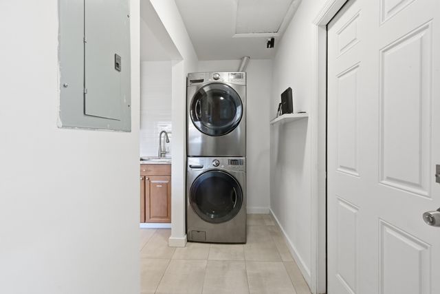 629 NE 36th Street, Oakland Park, FL 33334