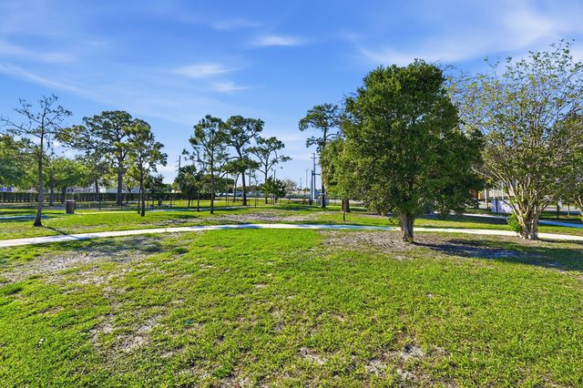 629 NE 36th Street, Oakland Park, FL 33334