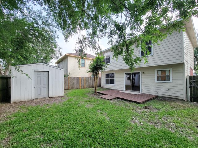 11810 Rolling Stream Drive, Tomball, TX 77375