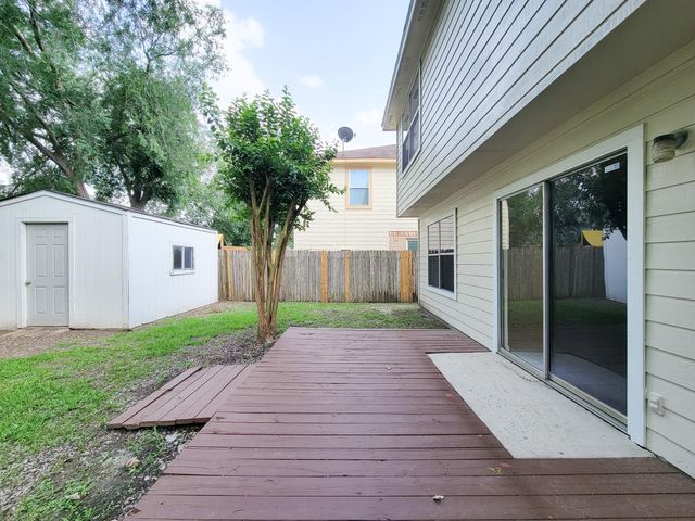 11810 Rolling Stream Drive, Tomball, TX 77375