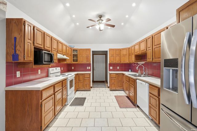 1366 E Us Highway 33 -57, Churubusco, IN 46723