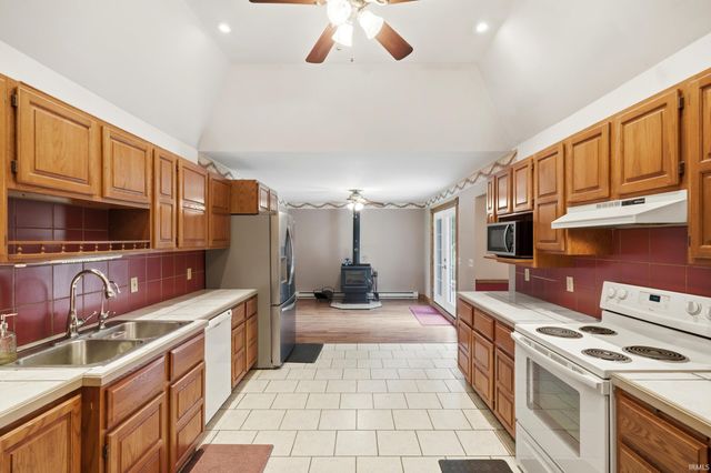1366 E Us Highway 33 -57, Churubusco, IN 46723