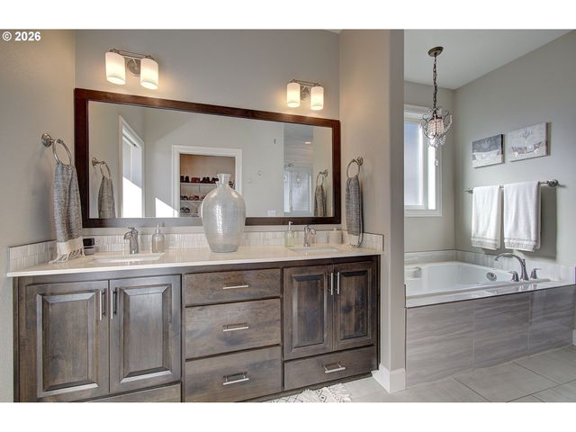 7500 Ne 211TH Cir, Battle Ground, WA 98604