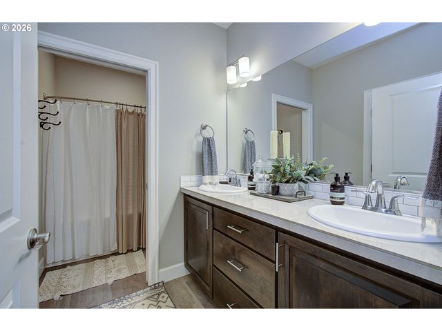 7500 Ne 211TH Cir, Battle Ground, WA 98604