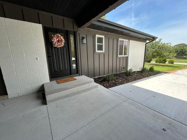 5776 E Farm Rd 168, Rogersville, MO 65742