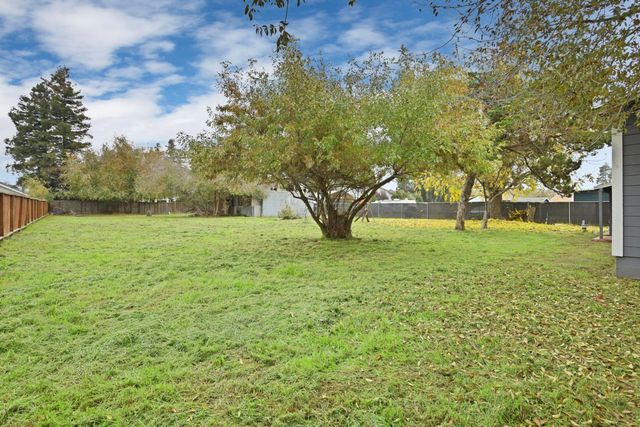 307 Joseph Rd, Manteca, CA 95336