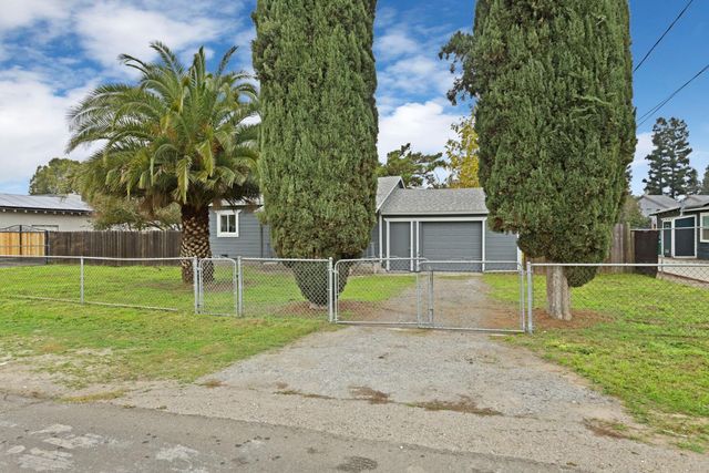 307 Joseph Rd, Manteca, CA 95336