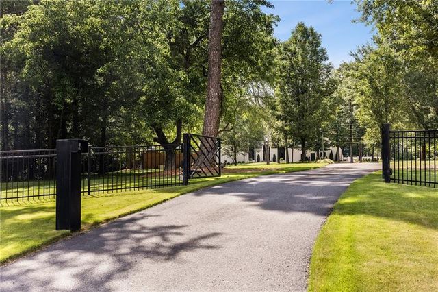 9650 Coleman Road, Roswell, GA 30075