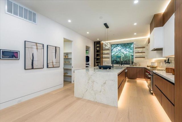 3841 Alameda De Las Pulgas, Menlo Park, CA 94025