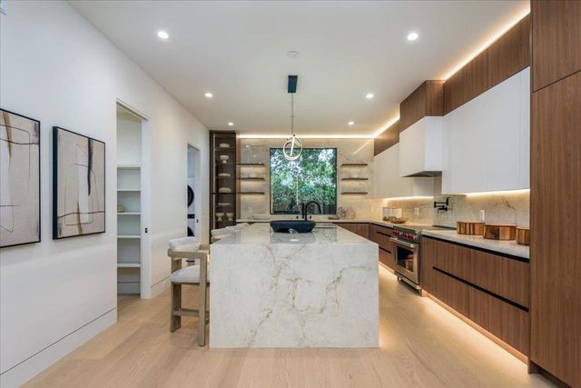 3841 Alameda De Las Pulgas, Menlo Park, CA 94025