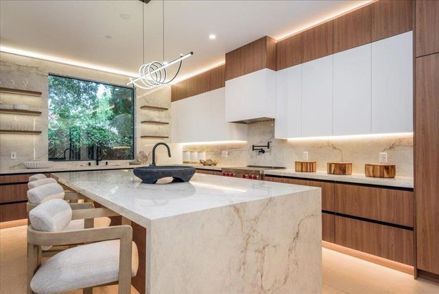 3841 Alameda De Las Pulgas, Menlo Park, CA 94025