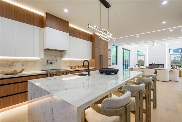 3841 Alameda De Las Pulgas, Menlo Park, CA 94025