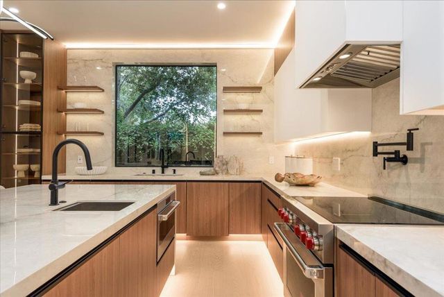 3841 Alameda De Las Pulgas, Menlo Park, CA 94025