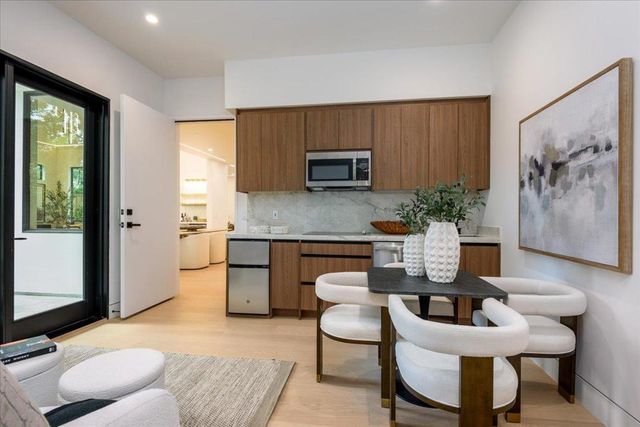 3841 Alameda De Las Pulgas, Menlo Park, CA 94025