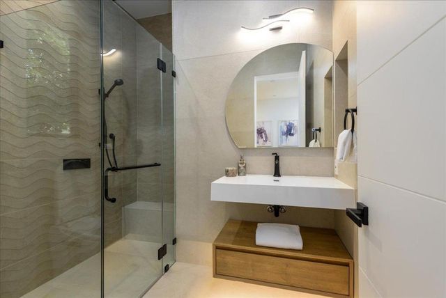 3841 Alameda De Las Pulgas, Menlo Park, CA 94025