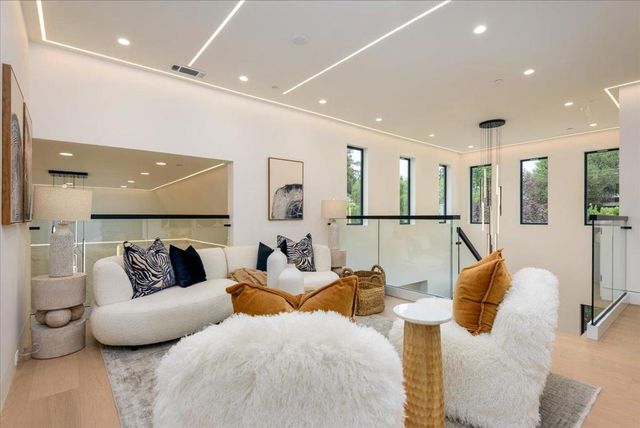 3841 Alameda De Las Pulgas, Menlo Park, CA 94025