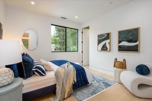 3841 Alameda De Las Pulgas, Menlo Park, CA 94025