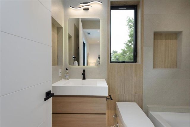 3841 Alameda De Las Pulgas, Menlo Park, CA 94025