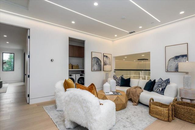 3841 Alameda De Las Pulgas, Menlo Park, CA 94025