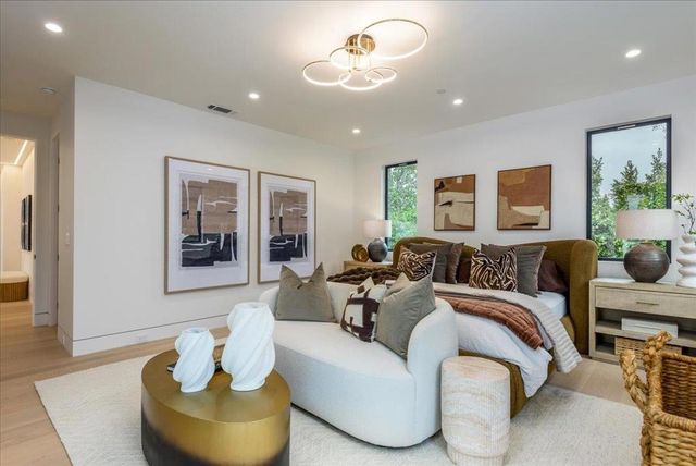 3841 Alameda De Las Pulgas, Menlo Park, CA 94025