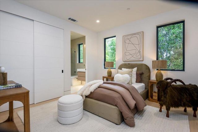 3841 Alameda De Las Pulgas, Menlo Park, CA 94025