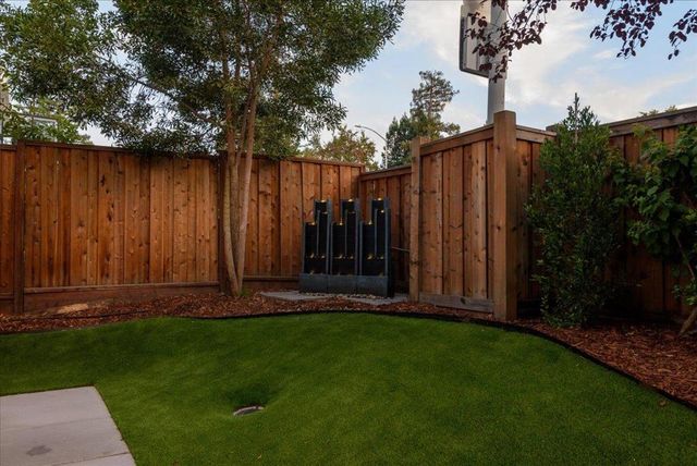 3841 Alameda De Las Pulgas, Menlo Park, CA 94025