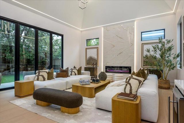 3841 Alameda De Las Pulgas, Menlo Park, CA 94025