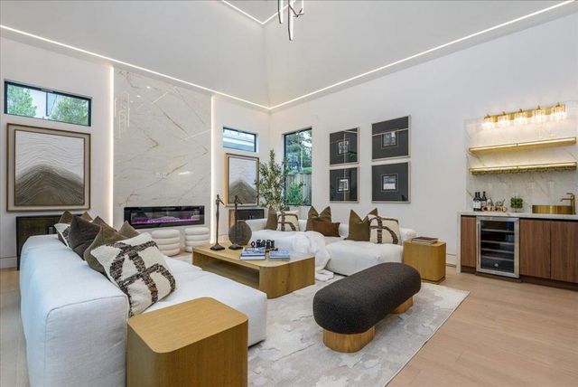 3841 Alameda De Las Pulgas, Menlo Park, CA 94025