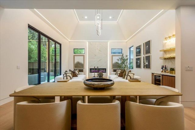 3841 Alameda De Las Pulgas, Menlo Park, CA 94025
