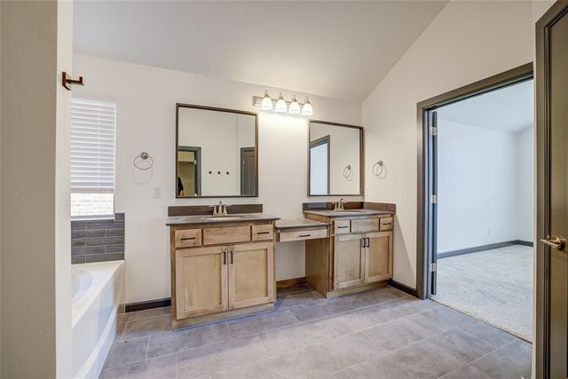 3911 Black Mesa Road, Norman, OK 73071