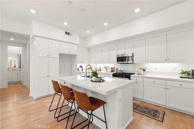 27212 Diamond Peak Lane 203, Valencia, CA 91381