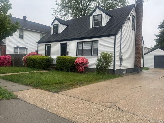 121 Sheridan Avenue, Williston Park, NY 11596