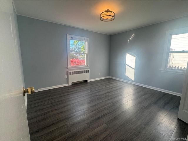 121 Sheridan Avenue, Williston Park, NY 11596