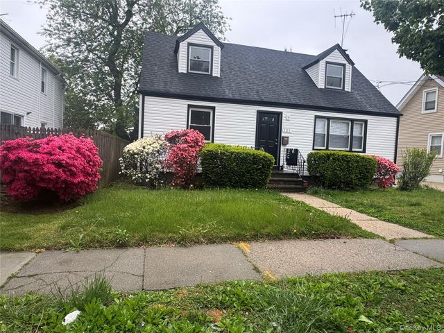 121 Sheridan Avenue, Williston Park, NY 11596