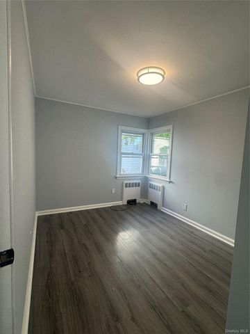 121 Sheridan Avenue, Williston Park, NY 11596