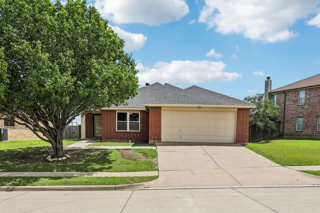 8111 Macgregor Drive, Arlington, TX 76002