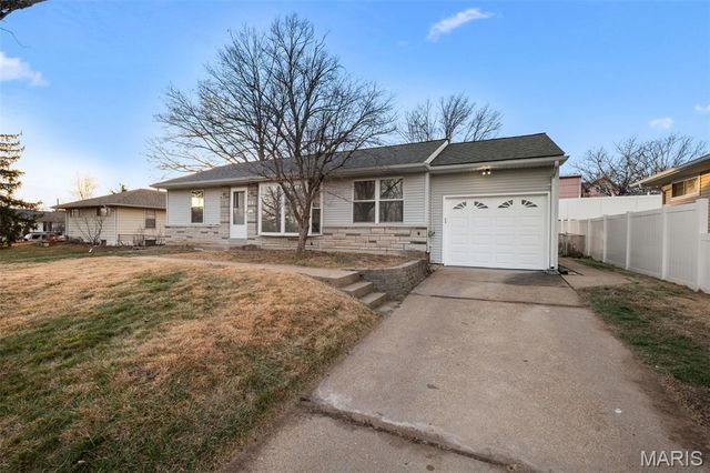 36 Buckley Meadows Drive, Mehlville, MO 63125