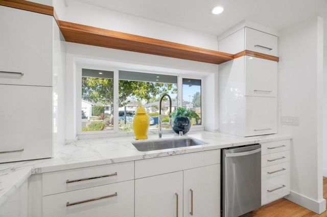 1090 Butte Court, Sunnyvale, CA 94087