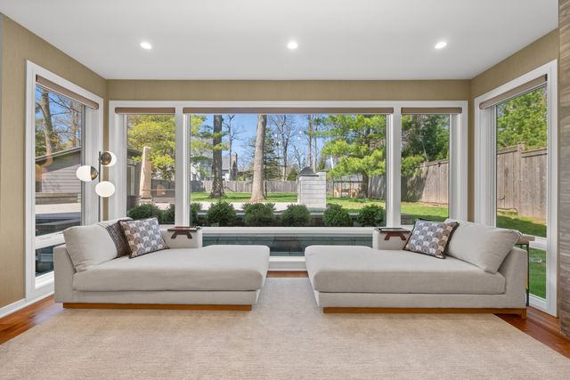 344 E Witchwood Lane, Lake Bluff, IL 60044