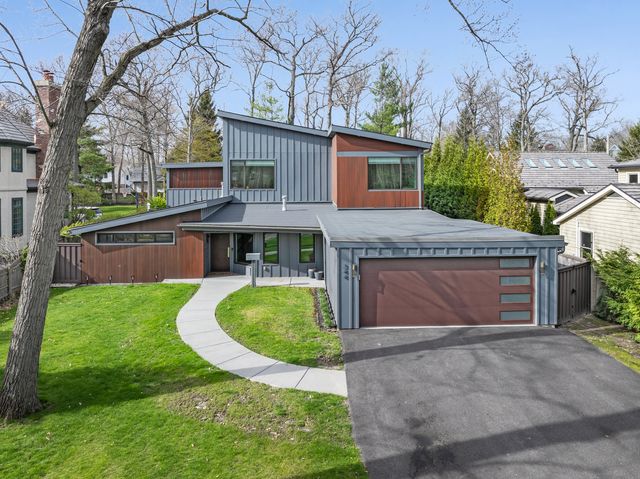 344 E Witchwood Lane, Lake Bluff, IL 60044