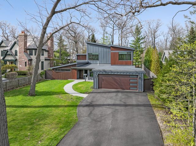 344 E Witchwood Lane, Lake Bluff, IL 60044