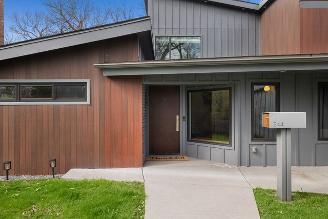 344 E Witchwood Lane, Lake Bluff, IL 60044